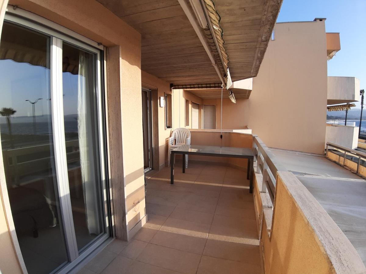 Appartement Cavalaire Face A La Mer Exterior foto